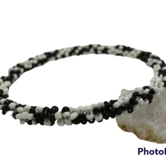 Vintage Black and white beaded speckled bracelet - Picture 1 of 2